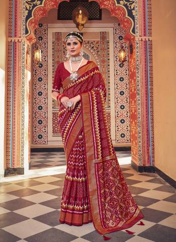 Garb These Party Wear Saree in Fine Colored.These Saree And Blouse is Fabricated On Cotton Silk Pair.Its Beautified With Weavon Pallu Border With Foil Printed Designer.