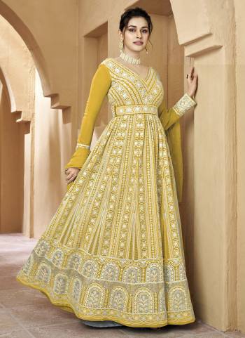 Attrective Looking These Special Readymade Gown With Dupatta in Fine Colored.These Gown And Dupatta Are Fabricated On Georgette Pair With Crepe Silk Inner.Its Beautified With Heavy Designer Cotton Thread,Sequance Embroidery Work.