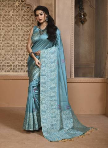 Attrective These Festive Wear Saree in Fine Colored.These Saree And Blouse is Fabricated On Banglori Raw Silk.Its Beautified With Handloom Weavon Designer.