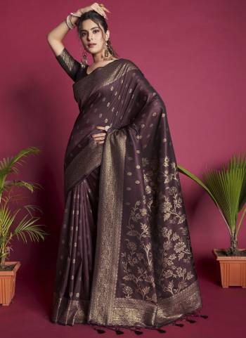 Attrective These Party Wear Saree in Fine Colored.These Saree And Blouse is Fabricated On Banarasi Raw Silk.Its Beautified With Weavon Jari Designer.