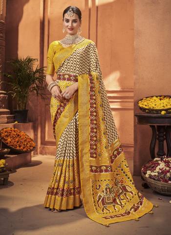 Garb These Party Wear Saree in Fine Colored.These Saree And Blouse is Fabricated On Cotton Silk Pair.Its Beautified With Weavon Pallu Border With Foil Printed Designer.