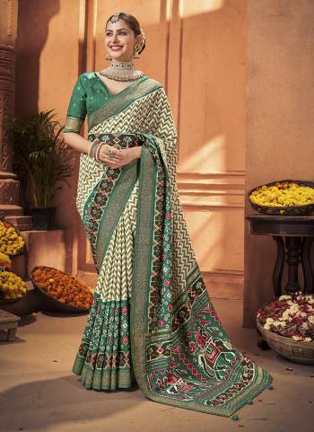 Garb These Party Wear Saree in Fine Colored.These Saree And Blouse is Fabricated On Cotton Silk Pair.Its Beautified With Weavon Pallu Border With Foil Printed Designer.