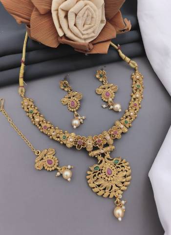 Grab These Beautifil Golden Colored Mangalsutra.These Earring is Come Mazzak Material And Beautified With Temple Work.