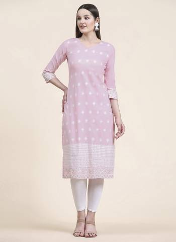 Attrective Looking These Beautiful Looking Readymade Long Kurti.These Kurti is Fabricated On Cotton.Its Beautified With Designer Thread Embroidery Work.