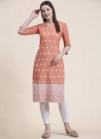 Attrective Looking These Beautiful Looking Readymade Long Kurti.These Kurti is Fabricated On Cotton.Its Beautified With Designer Thread Embroidery Work.