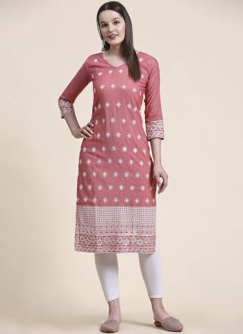 Attrective Looking These Beautiful Looking Readymade Long Kurti.These Kurti is Fabricated On Cotton.Its Beautified With Designer Thread Embroidery Work.