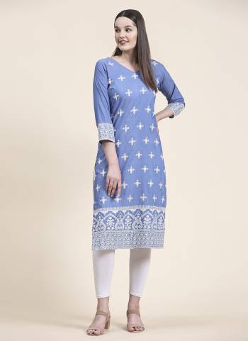 Attrective Looking These Beautiful Looking Readymade Long Kurti.These Kurti is Fabricated On Cotton.Its Beautified With Designer Thread Embroidery Work.