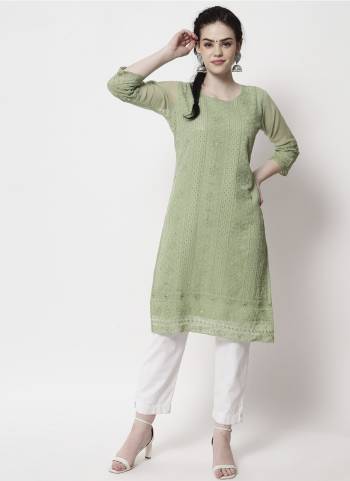 Attrective Looking These Beautiful Looking Readymade Long Kurti.These Kurti is Fabricated On Georgette.Its Beautified With Designer Thread,Sequance Embroidery Work.