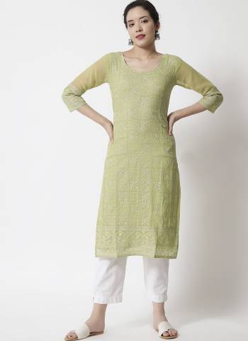 Attrective Looking These Beautiful Looking Readymade Long Kurti.These Kurti is Fabricated On Georgette With Crepe Inner.Its Beautified With Designer Lacknowi Embroidery Work.