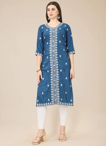 Attrective Looking These Beautiful Looking Readymade Long Kurti.These Kurti is Fabricated On Soft Shiny Silk.Its Beautified With Designer Thread Embroidery Work.