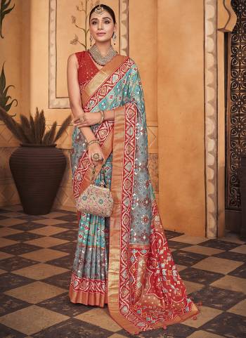 Garb These Party Wear Saree in Fine Colored.These Saree And Blouse is Fabricated On Cotton Silk Pair.Its Beautified With Weavon Pallu Border With Foil Printed Designer.