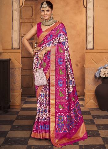 Garb These Party Wear Saree in Fine Colored.These Saree And Blouse is Fabricated On Cotton Silk Pair.Its Beautified With Weavon Pallu Border With Foil Printed Designer.