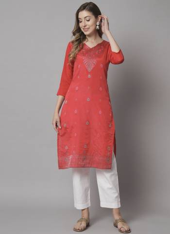 Garb These Beautiful Looking Readymade Long Kurti.These Kurti is Fabricated On Cotton Silk.Its Beautified With Designer Foil Printed.