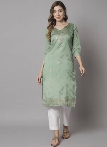 Garb These Beautiful Looking Readymade Long Kurti.These Kurti is Fabricated On Cotton Silk.Its Beautified With Designer Foil Printed.