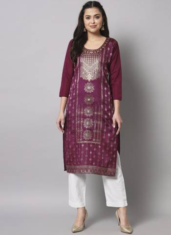 Garb These Beautiful Looking Readymade Long Kurti.These Kurti is Fabricated On Cotton Silk.Its Beautified With Designer Foil Printed.