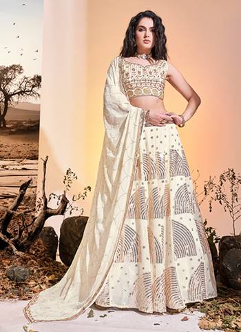 For A Designer Look,Grab These Lehenga Choli in Fine Colored.These Lehenga And Blouse Are Fabricated On Georgette Pair With Georgette Dupatta.Its Beautified With Sequance Embroidery,Hand Work.