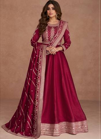 Attrective Looking These Gown With Dupatta in Fine Colored.These Gown And Dupatta Are Fabricated On Heavy Silk Pair.Its Beautified With Heavy Designer Embroidery Work.