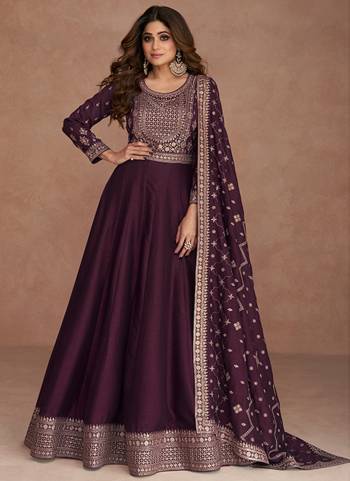 Attrective Looking These Gown With Dupatta in Fine Colored.These Gown And Dupatta Are Fabricated On Heavy Silk Pair.Its Beautified With Heavy Designer Embroidery Work.