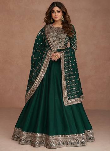 Attrective Looking These Gown With Dupatta in Fine Colored.These Gown And Dupatta Are Fabricated On Heavy Silk Pair.Its Beautified With Heavy Designer Embroidery Work.