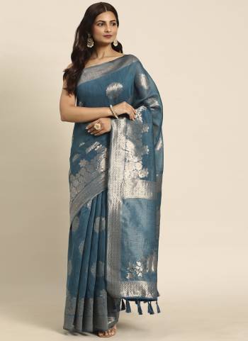 Look Attrective These Designer Party Wear Saree in Fine Colored.These Saree And Blouse is Fabricated On Organza.Its Beautified With Wevon Jari Designer.