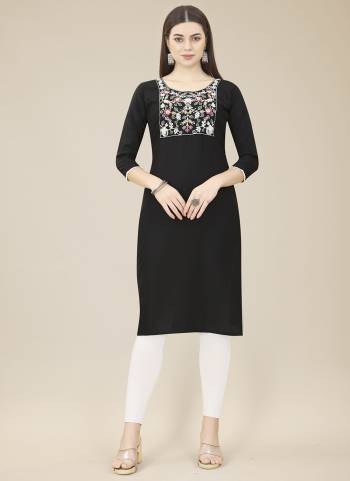 Garb These Beautiful Looking Readymade Long Kurti.These Kurti is Fabricated On Chinon.Its Beautified With Designer Thread Embroidery Work.