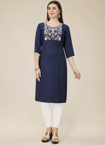 Garb These Beautiful Looking Readymade Long Kurti.These Kurti is Fabricated On Chinon.Its Beautified With Designer Thread Embroidery Work.