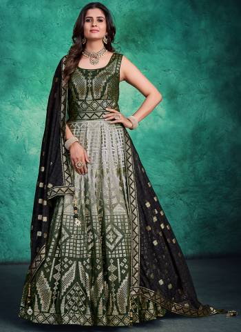 For A Designer Look,Grab These Gown in Fine Colored.These Gown Are Georgette And Dupatta Are Fabricated On Georgette Pair.Its Beautified With Heavy Sequance Embroidery Work.