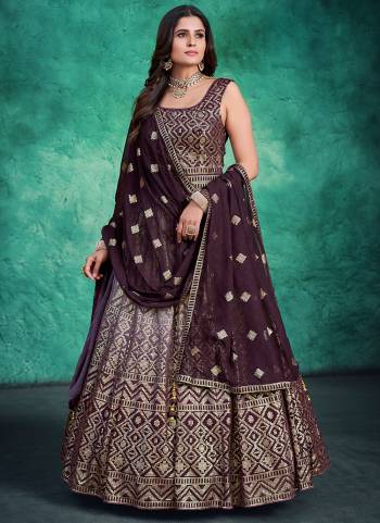 For A Designer Look,Grab These Gown in Fine Colored.These Gown Are Georgette And Dupatta Are Fabricated On Georgette Pair.Its Beautified With Heavy Sequance Embroidery Work.