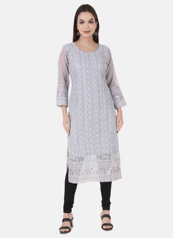 Garb These Beautiful Looking Readymade Long Kurti.These Kurti is Fabricated On Georgette.Its Beautified With Designer Sequance Embroidery Work.