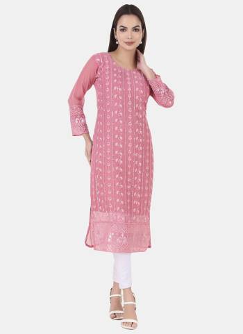 Garb These Beautiful Looking Readymade Long Kurti.These Kurti is Fabricated On Georgette.Its Beautified With Designer Sequance Embroidery Work.