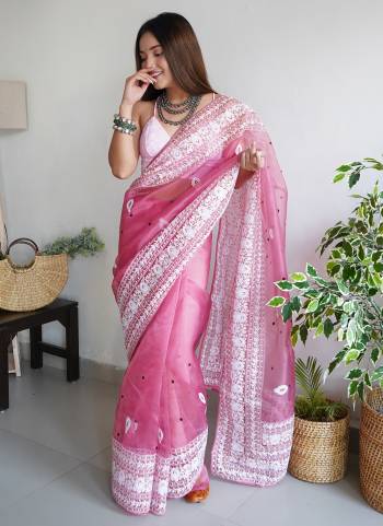 Garb These Party Wear Saree in Fine Colored.These Saree Are Organza And Blouse is Fabricated On Art Silk.Its Beautified With Designer Embroidery Work.