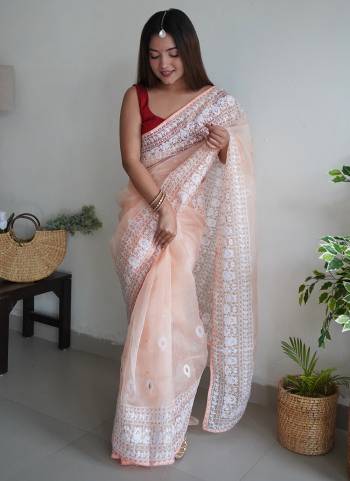 Garb These Party Wear Saree in Fine Colored.These Saree Are Organza And Blouse is Fabricated On Art Silk.Its Beautified With Designer Embroidery Work.