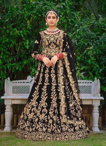 For A Designer Look,Grab These Lehenga Choli With Dupatta in Fine Colored.These Lehenga And Choli Are Velvet And Dupatta Are Fabricated On Net Pair.Its Beautified With Designer Heavy Coding,Dori Embroidery,Stone Diamond Work.