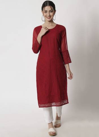 Garb These Beautiful Looking Readymade Long Kurti.These Kurti is Fabricated On Georgette.Its Beautified With Designer Thread Embroidery Work.