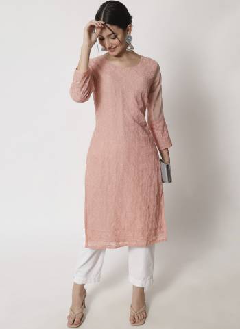 Garb These Beautiful Looking Readymade Long Kurti.These Kurti is Fabricated On Georgette.Its Beautified With Designer Thread Embroidery Work.