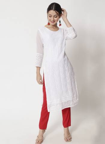 Garb These Beautiful Looking Readymade Long Kurti.These Kurti is Fabricated On Georgette.Its Beautified With Designer Thread Embroidery Work.