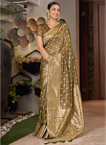 Grab These Party Wear Saree in Fine Colored.These Saree is Fabricated On Simar Silk Pair With Blouse.Its Beautified With Weaving Designer.