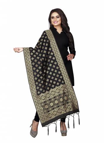 Grab These Beautiful Colored Dupatta.These Dupatta is Fabricated On Banarasi Silk.Its Beautified With Wevon Jacquard Designer.