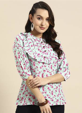 Attrective These Beautiful Looking Readymade Short Kurti.These Kurtis Fabricated On Poly Crepe.Its Beautified With Designer Printed.