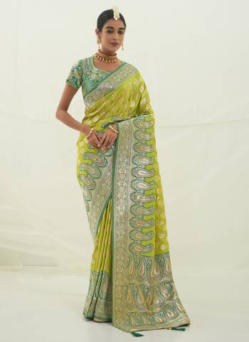 Garb These Party Wear Saree in Fine Colored.These Saree And Blouse is Fabricated On Banarasi Silk Pair.Its Beautified With Weavon Designer With Heavy Swarovski Work.