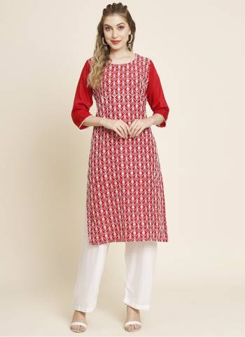 Attrective These Beautiful Looking Readymade Long Kurti.These Kurti is Fabricated On Georgette.Its Beautified With Thread Embroidery Work.