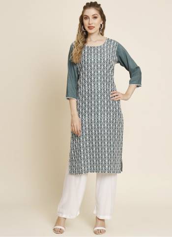 Attrective These Beautiful Looking Readymade Long Kurti.These Kurti is Fabricated On Georgette.Its Beautified With Thread Embroidery Work.