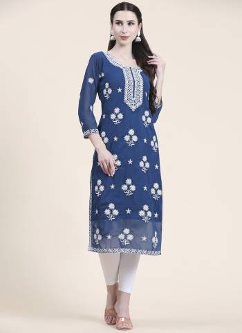 Attrective These Beautiful Looking Readymade Long Kurti.These Kurti is Fabricated On Georgette.Its Beautified With Thread Embroidery Work.