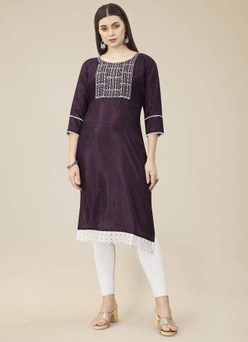 Attrective These Beautiful Looking Readymade Long Kurti.These Kurti is Fabricated On Soft Silk.Its Beautified With Embroidery Work.