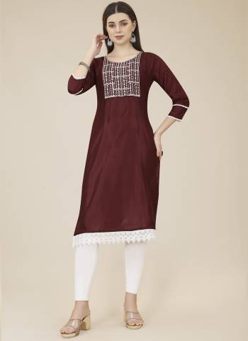 Attrective These Beautiful Looking Readymade Long Kurti.These Kurti is Fabricated On Soft Silk.Its Beautified With Embroidery Work.