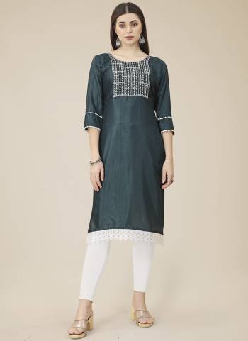 Attrective These Beautiful Looking Readymade Long Kurti.These Kurti is Fabricated On Soft Silk.Its Beautified With Embroidery Work.