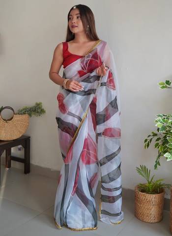 Garb These Party Wear Saree in Fine Colored.These Saree Are Organza And Blouse is Fabricated On Art Silk.Its Beautified With Designer Digital Printed With Hand Khatli Work.