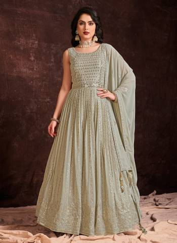 Attrective These Readymade Gown With Dupatta in Fine Colored.These Gown Are Georgette Fabricated On Georgette Dupatta.Its Beautified With Heavy Designer Sequance Embroidery Work.