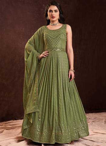 Attrective These Readymade Gown With Dupatta in Fine Colored.These Gown Are Georgette Fabricated On Georgette Dupatta.Its Beautified With Heavy Designer Sequance Embroidery Work.