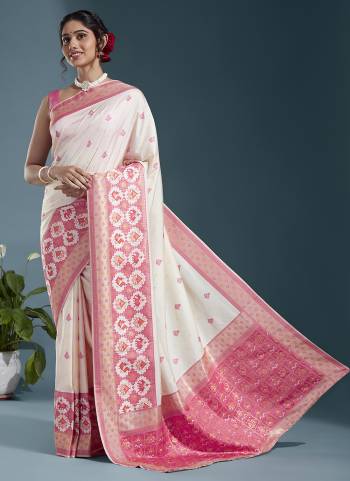 Grab These Party Wear Saree in Fine Colored.These Saree And Blouse is Fabricated On Satin Silk.Its Beautified With Wevon Patola Designer Work.